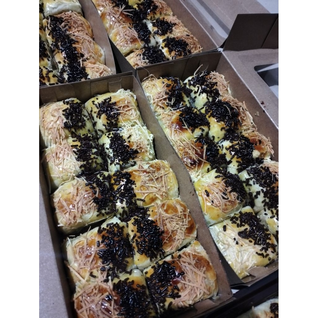 Bolen pisang/ Bolen pisang coklat keju 1 box isi 10pcs