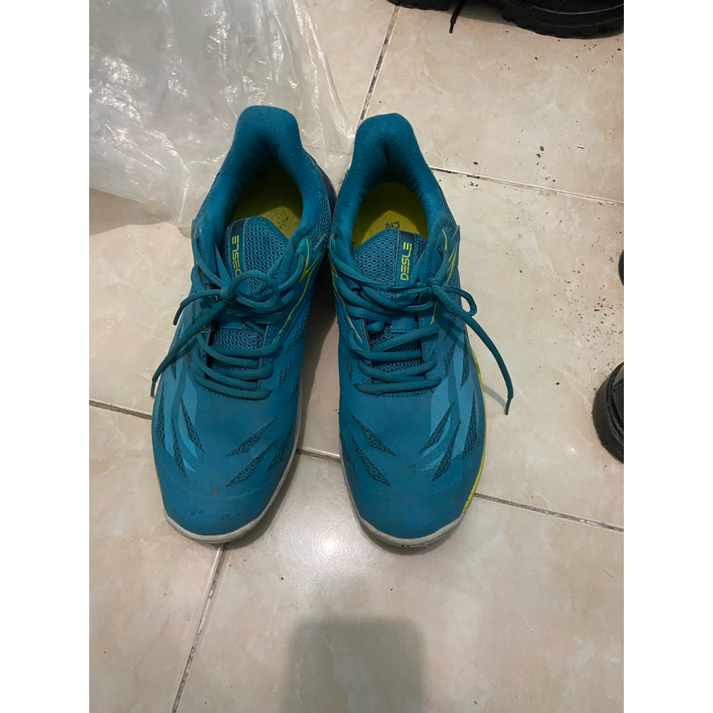 sepatu badminton Desle second