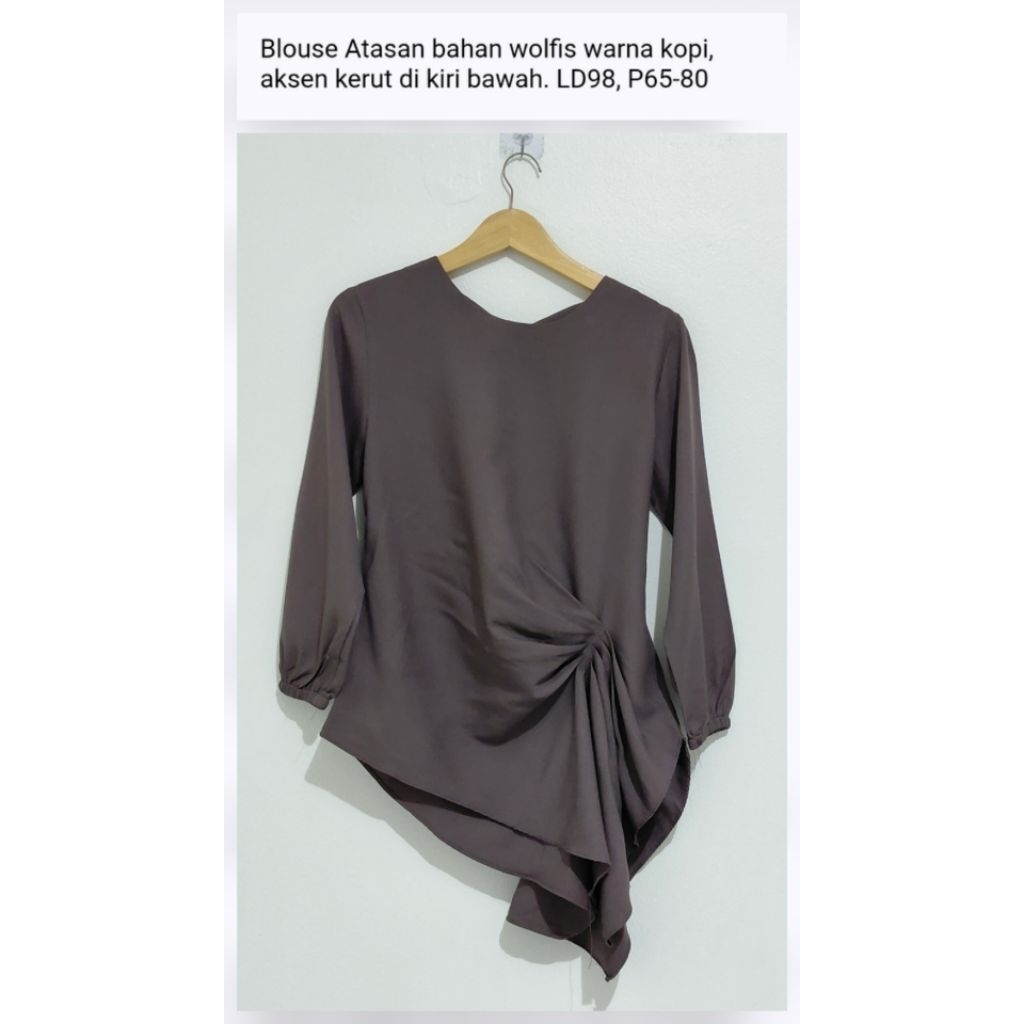 Blouse Atasan bahan wolfis warna kopi, pernah dipakai, aksen kerut di kiri bawah