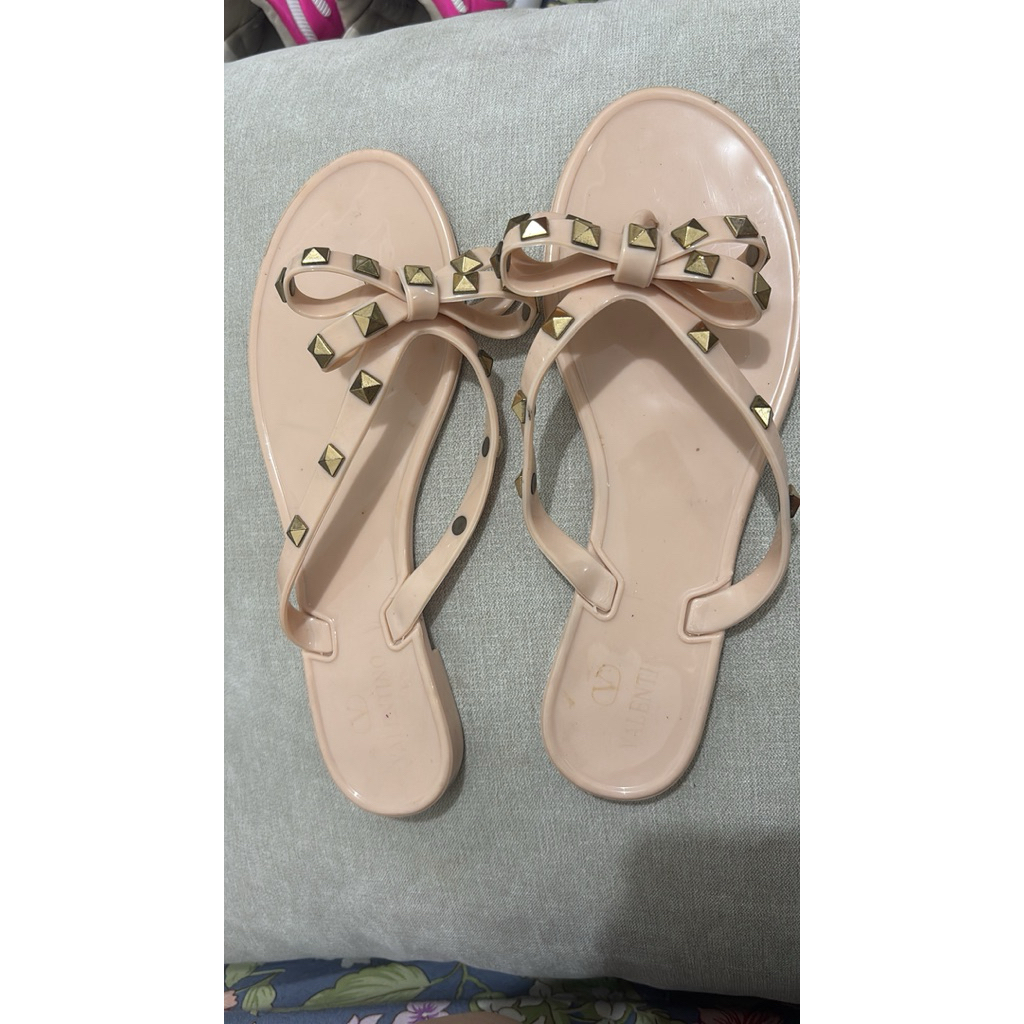preloved sandal valentino garavani 37