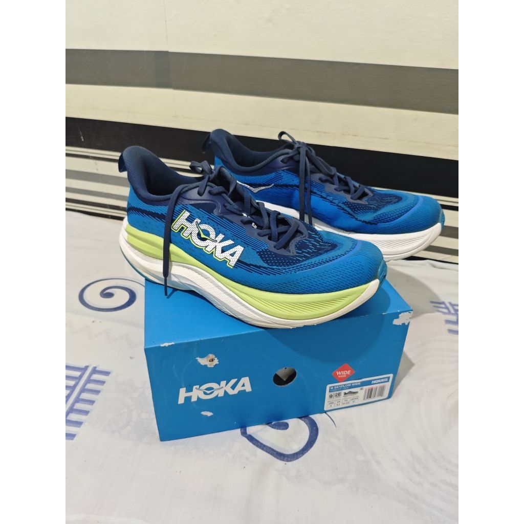 (Preloved) Hoka Skyflow