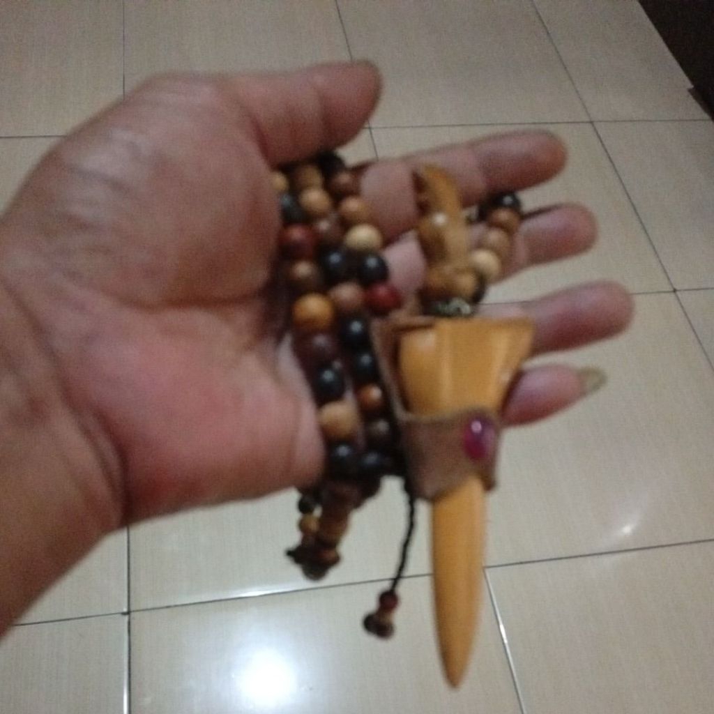 Liontin Keris Kalung Tasbih