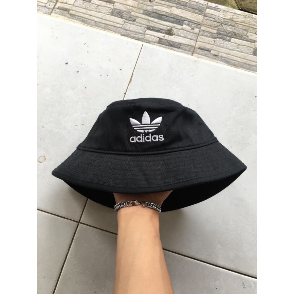bucket topi adidas