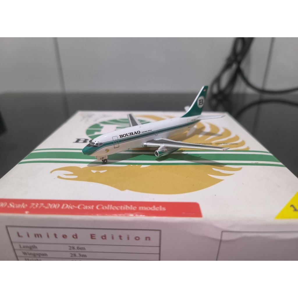 Diecast Bouraq Indonesia Boeing B737-200 IJD Pegasus 1:400