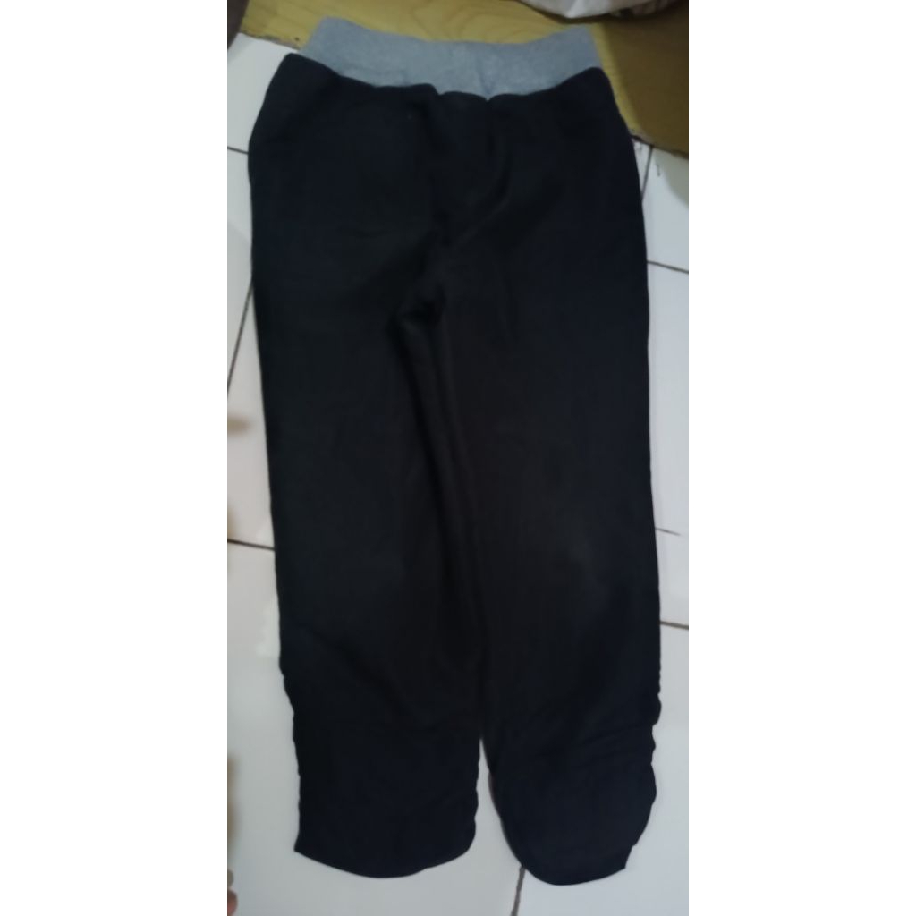Prelove Celana Training hitam pekat usia 5-6 tahun