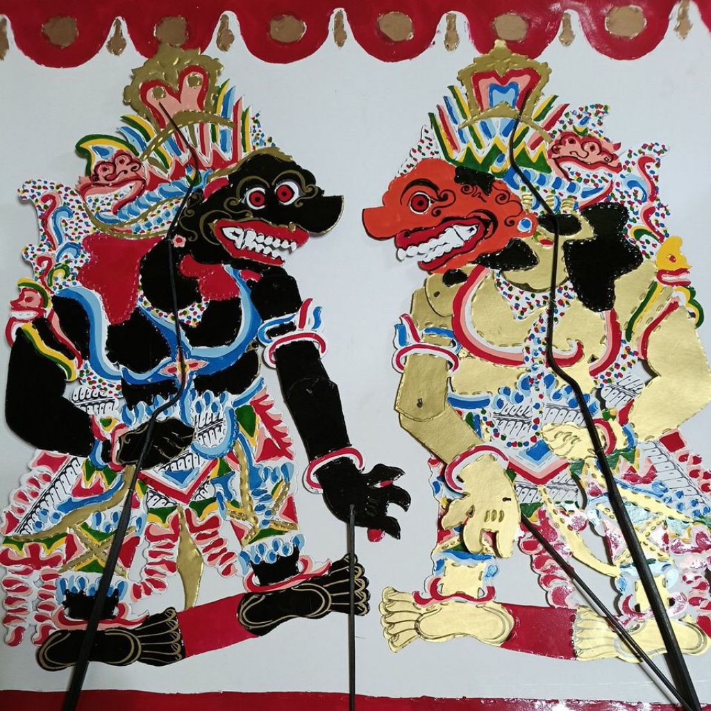 Wayang kertas duplex isi 2 kumbokarno mata 2 hitam+ kumbokarno mata 1brom tinggi  78cm(tinggi tanpa 