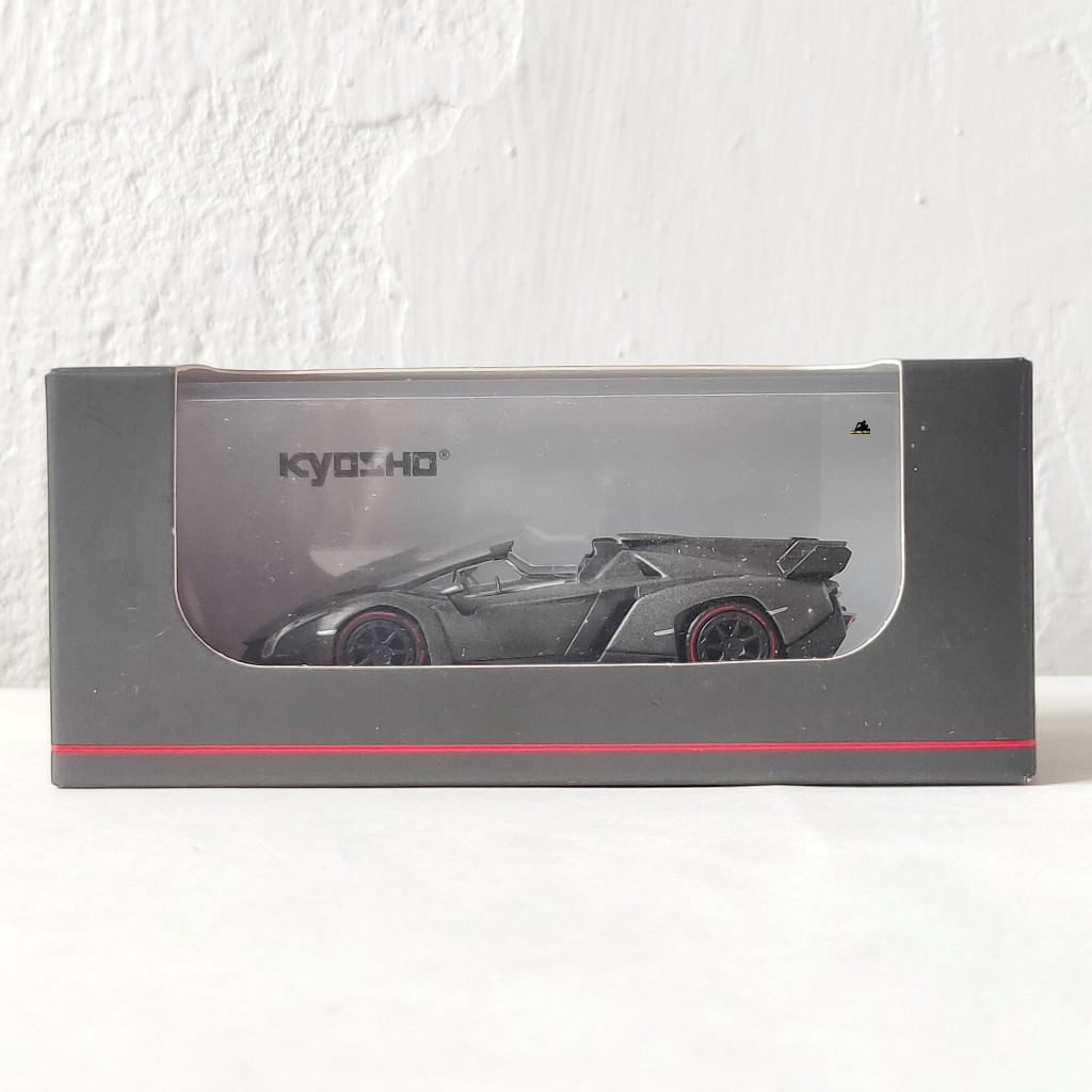 KYOSHO 50 TH ANNIVERSARY LAMBORGHINI VENENO MATTE CARBON FIBER ROSSO TRIM 1/64