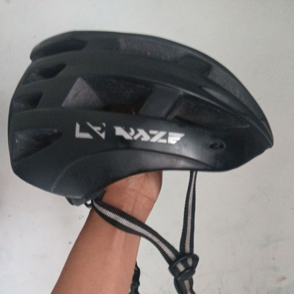helm sepeda raze R9 bekas sangat mulus tidsk ada cacat size M/L