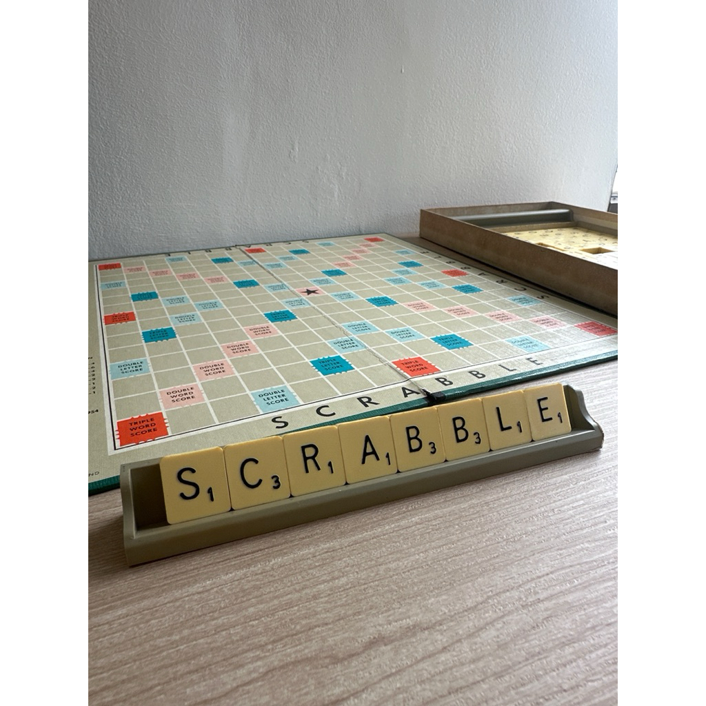 [FOR SALE] VINTAGE SCRABBLE 1950s EDITION - MADE IN ENGLAND