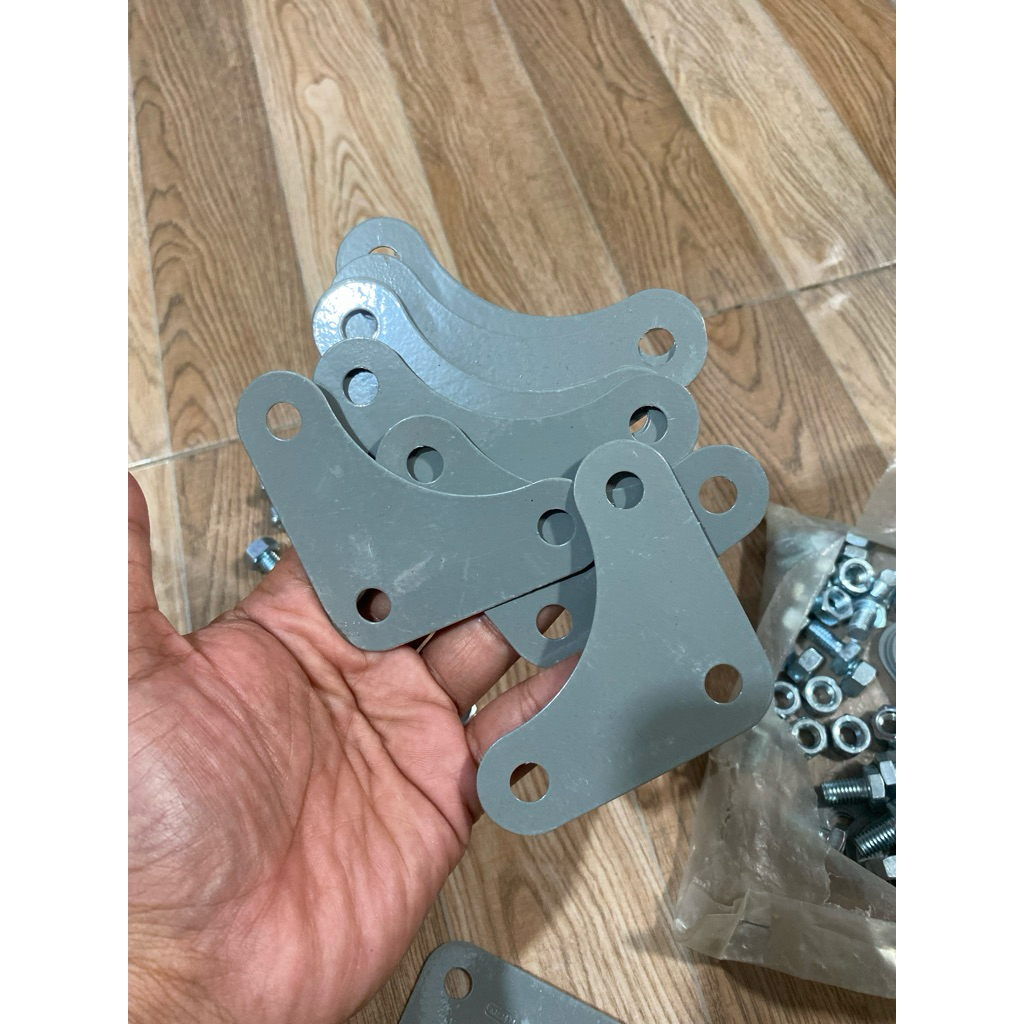 siku segitiga besi lubang /Plat Siku Lobang/Pelat Siku Lubang Rak Besi