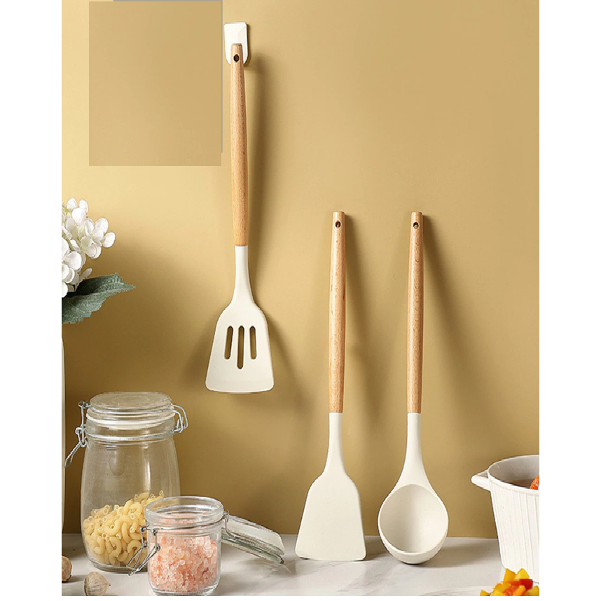 Ubtan Mart  || Spatula Silikon Tahan Panas Tebal Sutil Lubang Gagang Kayu Silicone Utensil Premium S