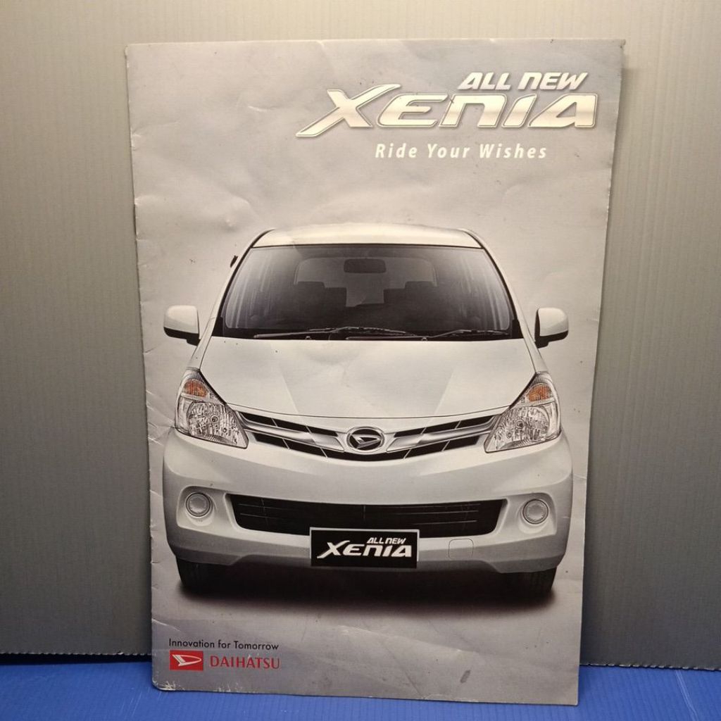 poster brosur leaflet katalog Daihatsu xenia