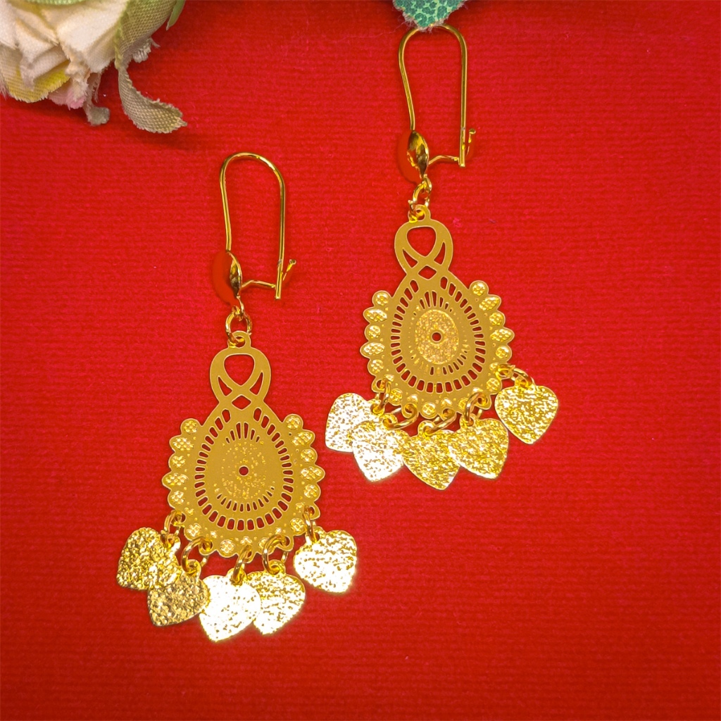 Anting liontin desain unik berlapis emas 24 karat