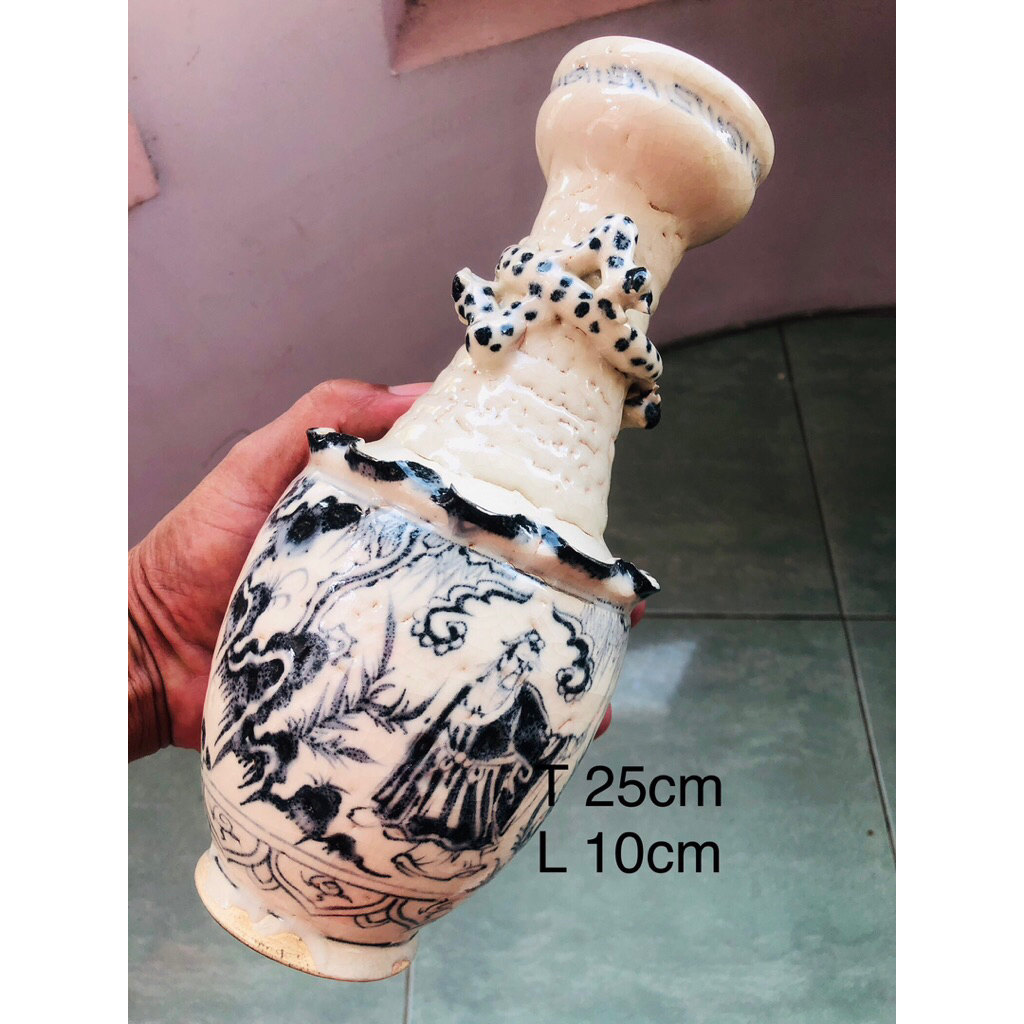 vas porselen antik hitam putih