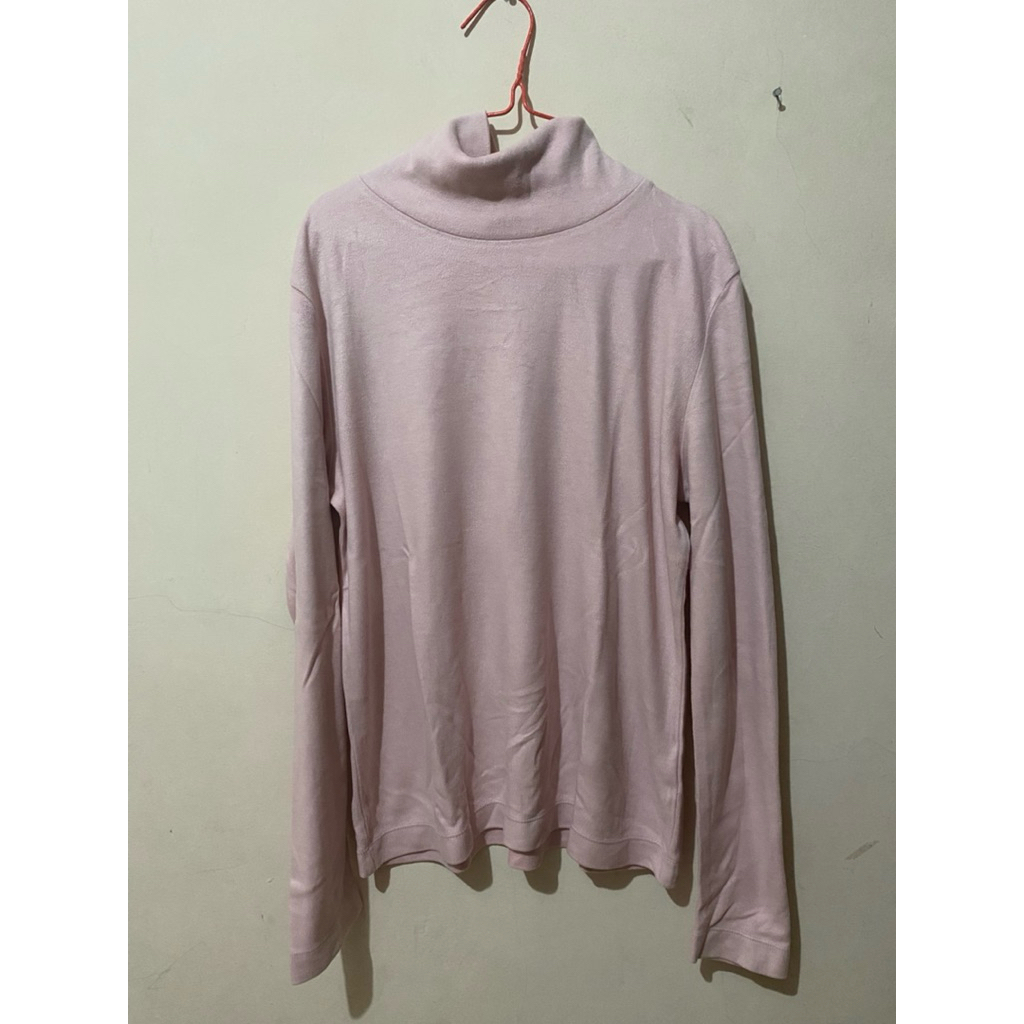 UNIQLO HEATTECH KAOS KERAH TINGGI preloved