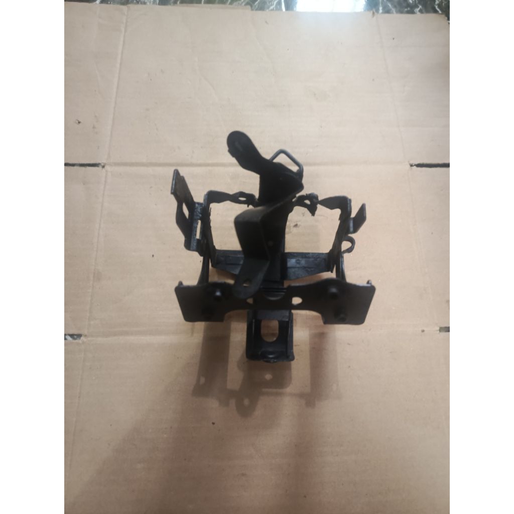 Breket Wadah bok aki Honda Vario 110 karbu old Vario kebo original