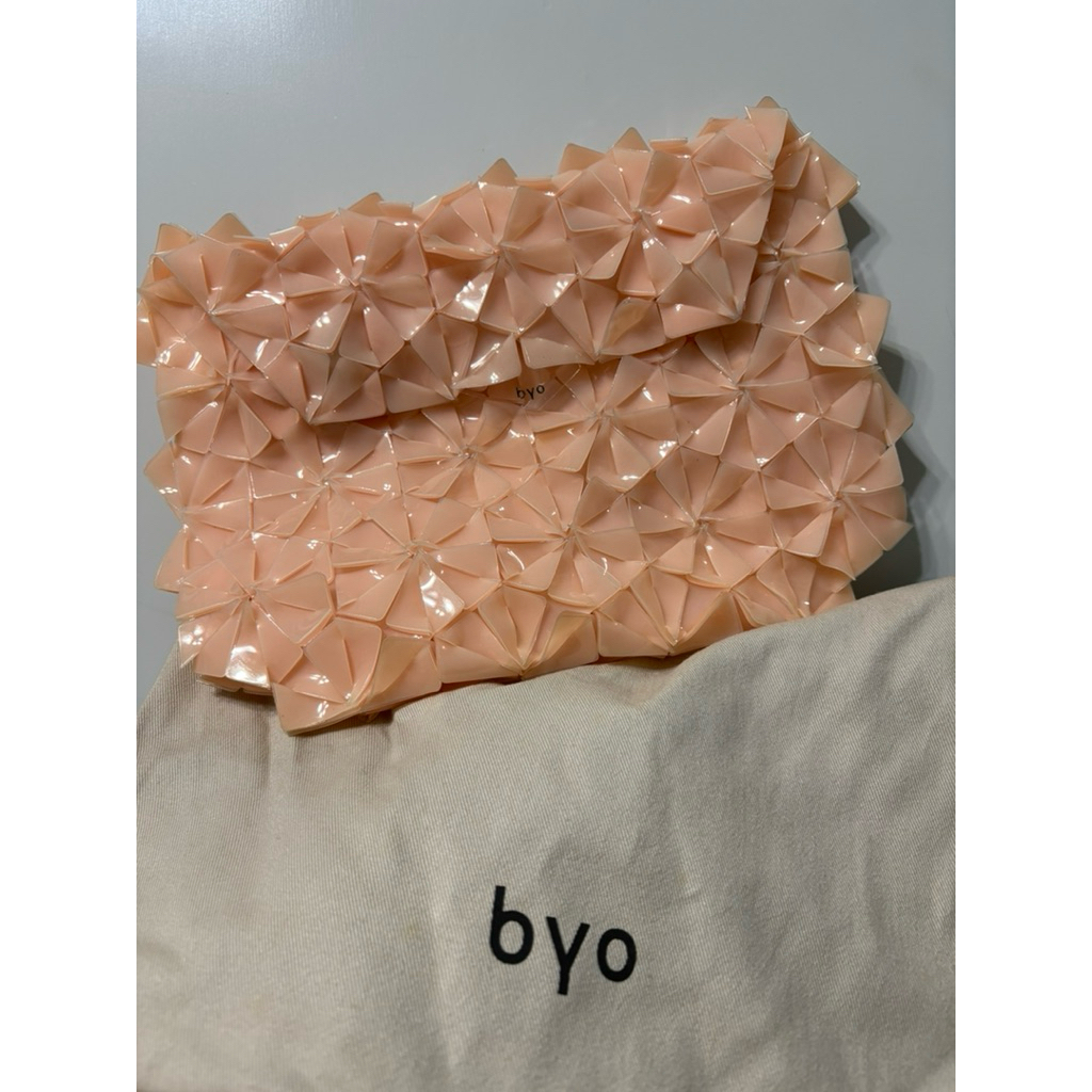 preloved BYO WARRIOR CLUTCH in Vintage Beige