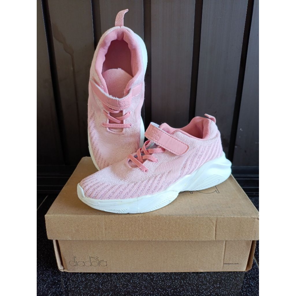 Preloved Sepatu Anak Diadora | Sepatu Bekas/Second Anak Size 35