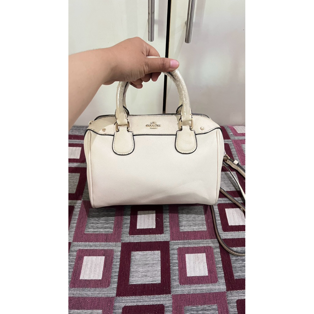 Preloved Tas Coach Bennet Broken White