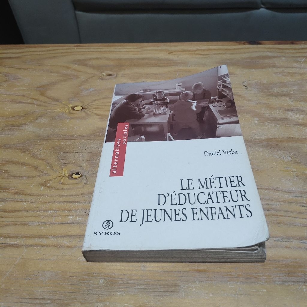 Buku Le Metier Deducateur de Jeunes Enfants