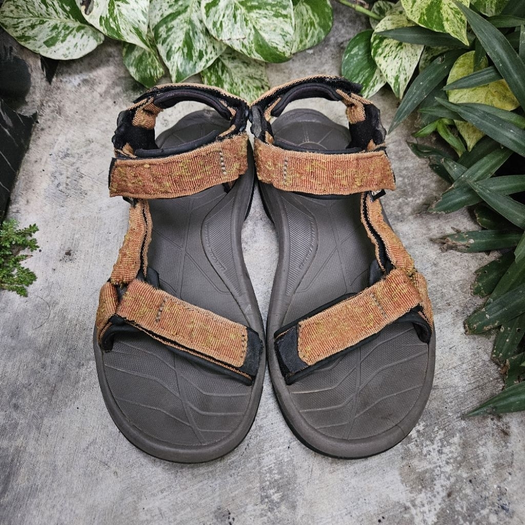 sandal gunung second teva size 40,5(26cm)