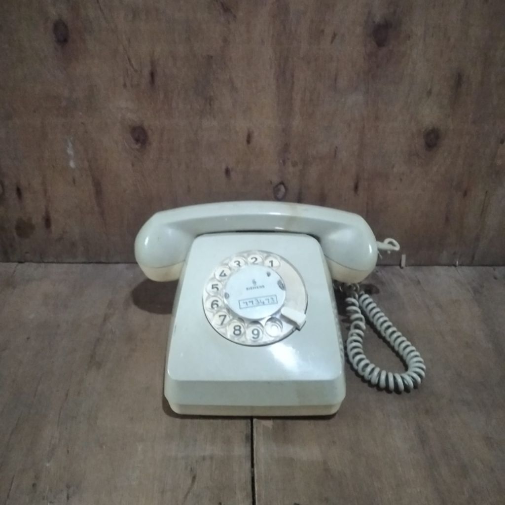 Telepon rumah telepon kabel jadul antik vintage lawas kuno