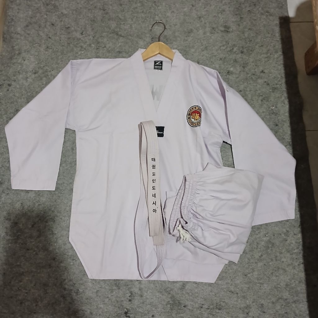 PRELOVED Dobok Taekwondo Set Atasan Bawahan + Free Sabuk Putih