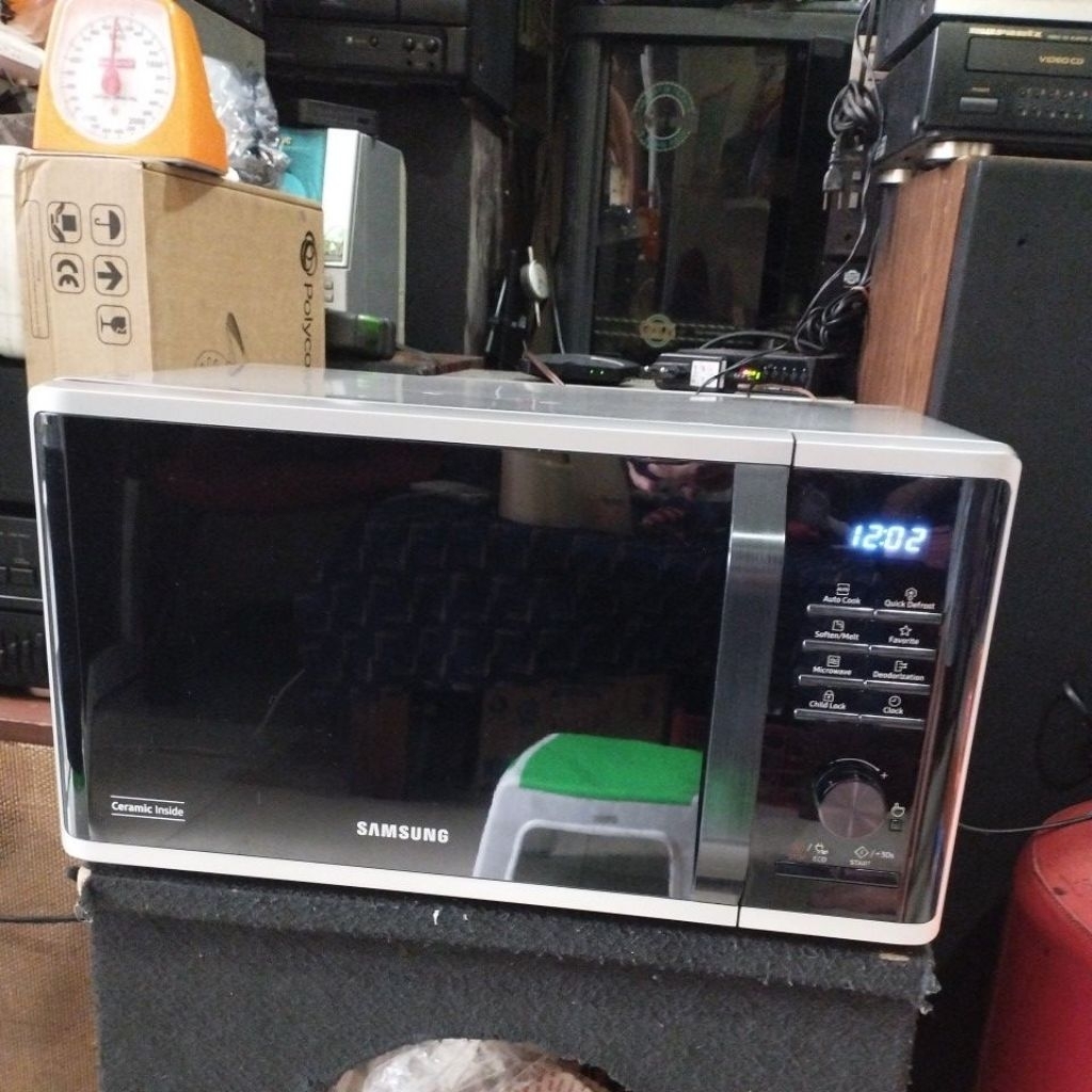 microwave oven Samsung ms23k3515as