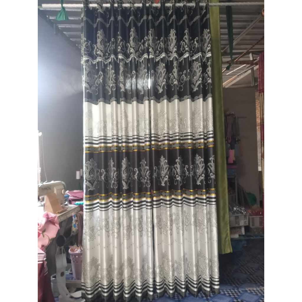 gorden prada hitam abu poni tempel