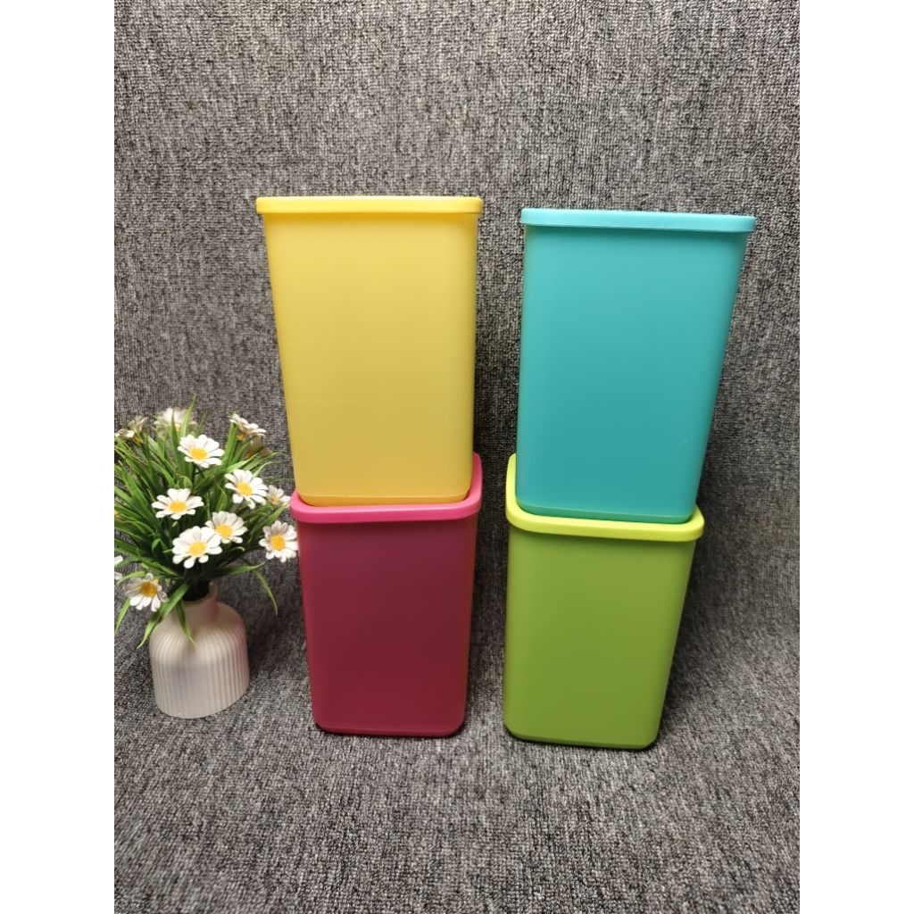 Tall Summer 2,2L Tupperware(Preloved)