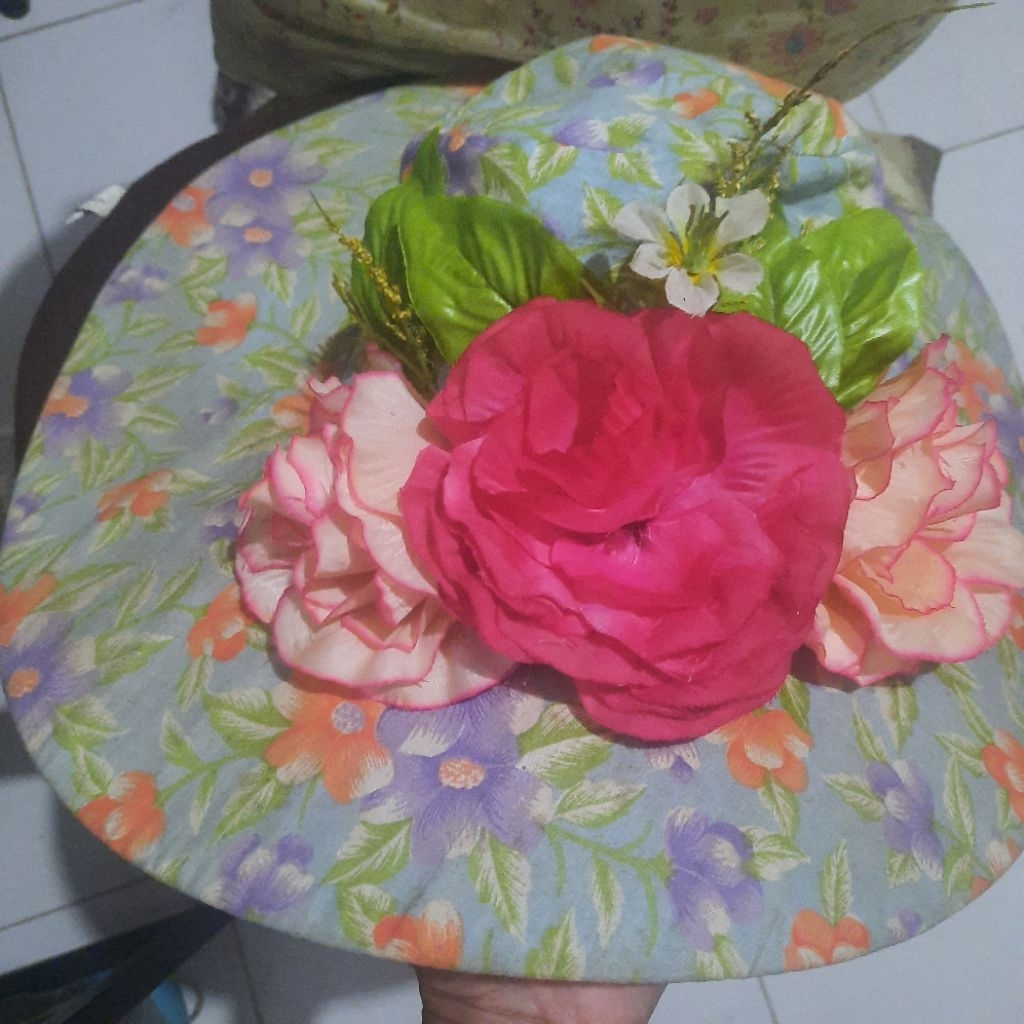 Topi Pantai Hias Bunga Preloved