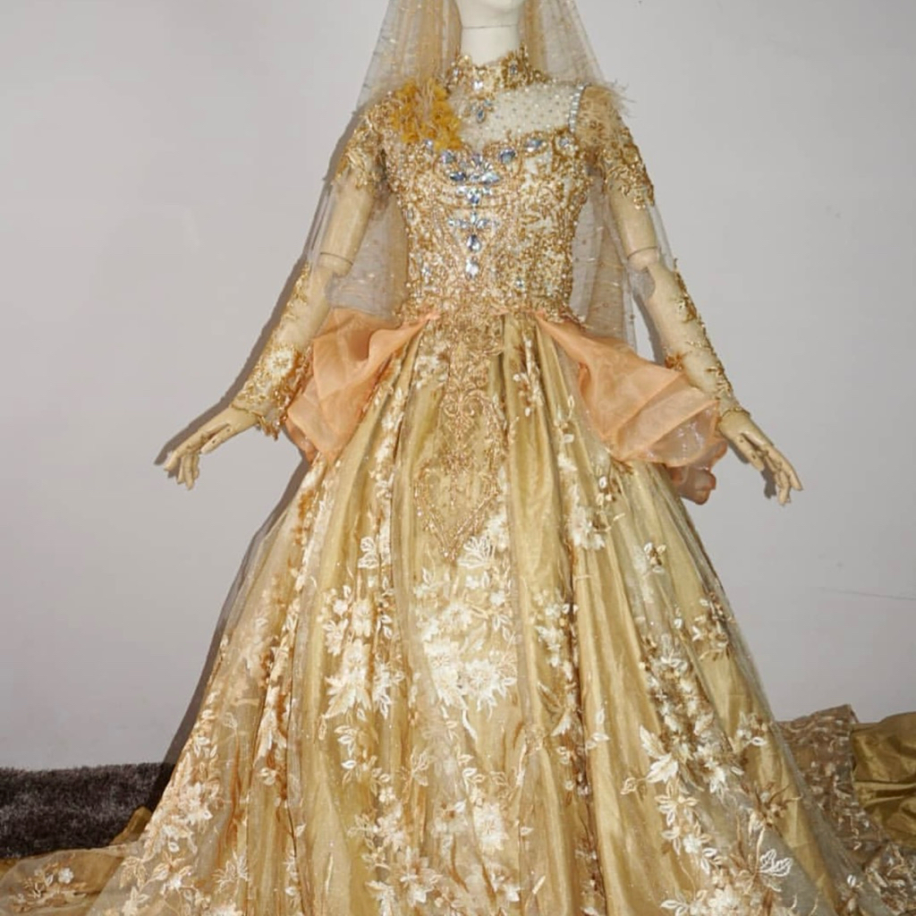 PRELOVED GAUN PENGANTIN "WANITA SAJA" GAUN GOLD