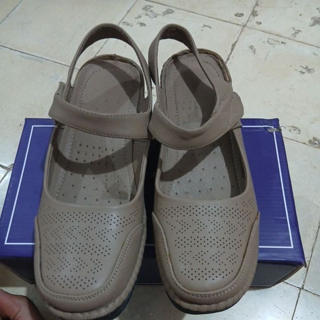 sepatu sandal size 40 merk bettina.id