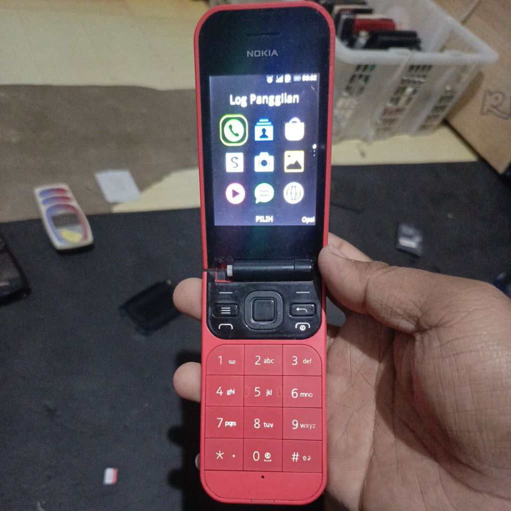 Nokia 2720 flip