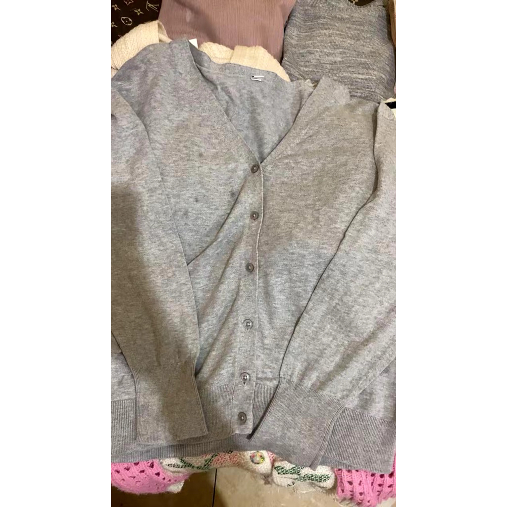 Cardigan uniqlo abu