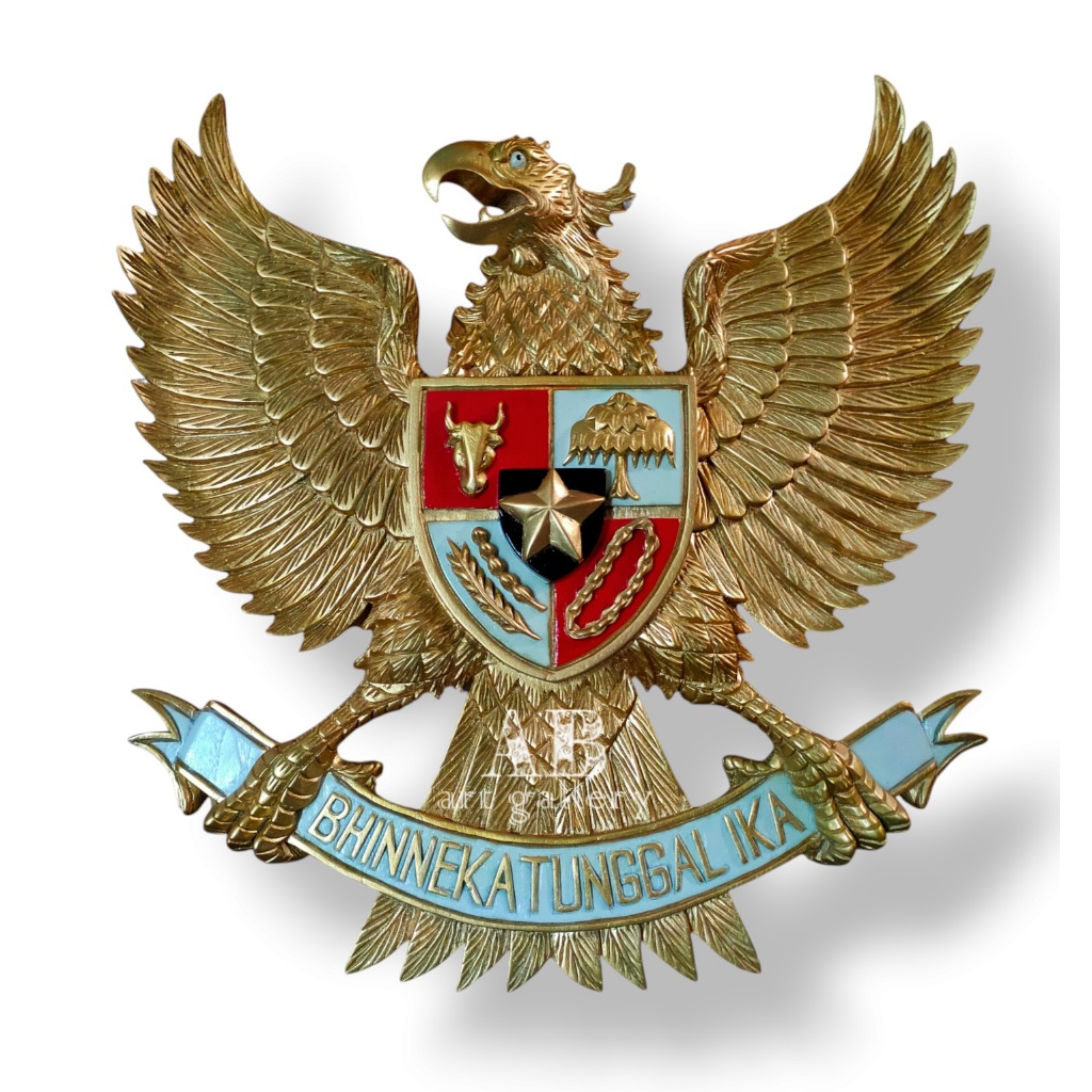 Ukiran Lambang Burung Garuda Pancasila Warna Emas Kayu Jati Berkualitas