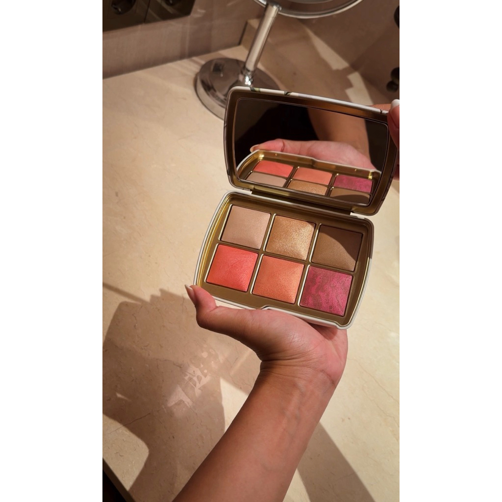 HOURGLASS AMBIENT LIGHTING SWAN PALETTE