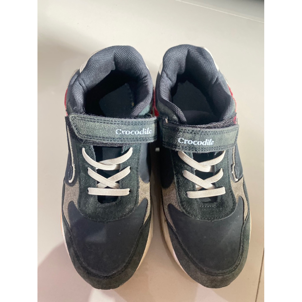 preloved sepatu anak hitam Crocodile