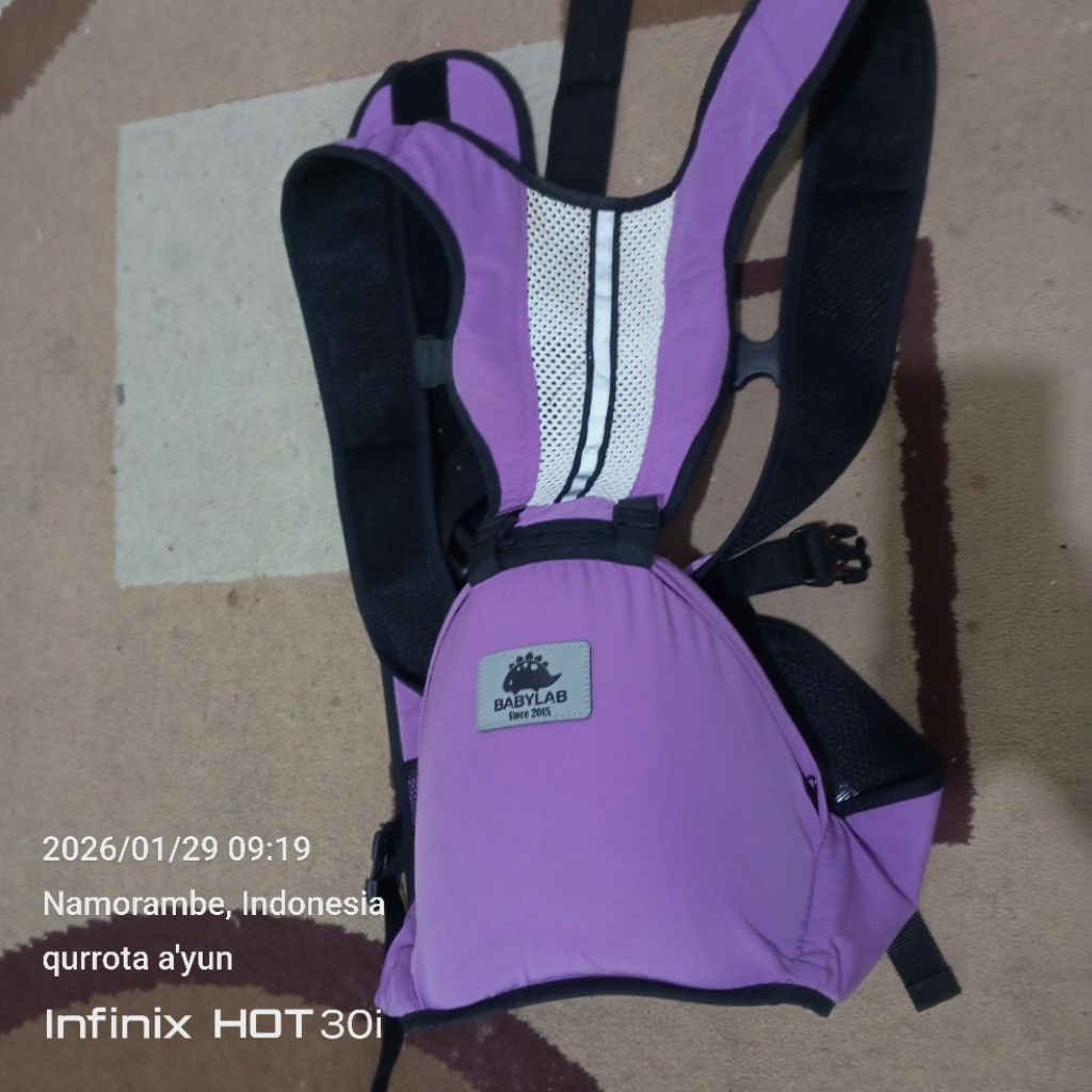 gendongan M shape./gendongan depan