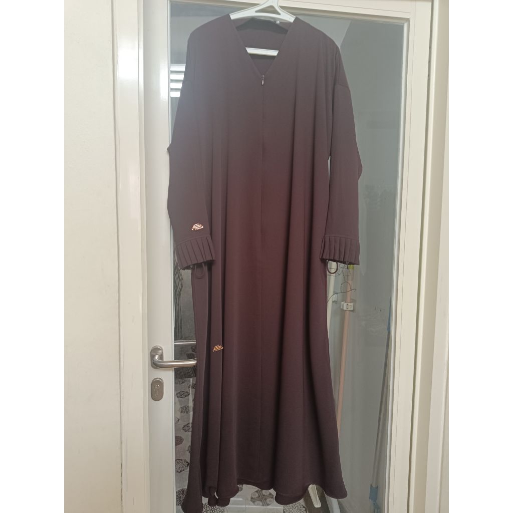 Preloved Abaya Bitterchoco Malikah Lana Size S (Baca Deskripsi)