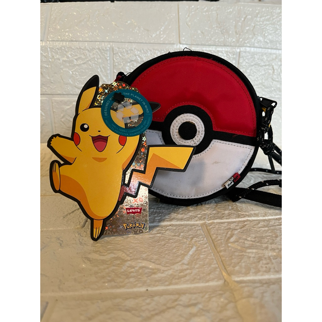LEVIS X POKEMON POKEBALL CROSSBODY POUCH PURSE 25TH ANNIVERSARY OF POKEMON
