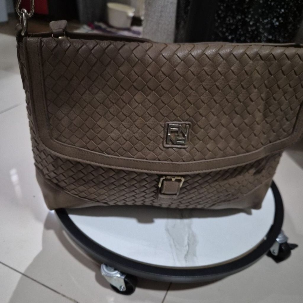 Tas kulit anyam asli