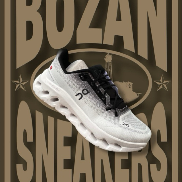 SEPATU OLAHRAGA OC PUTIH HITAM