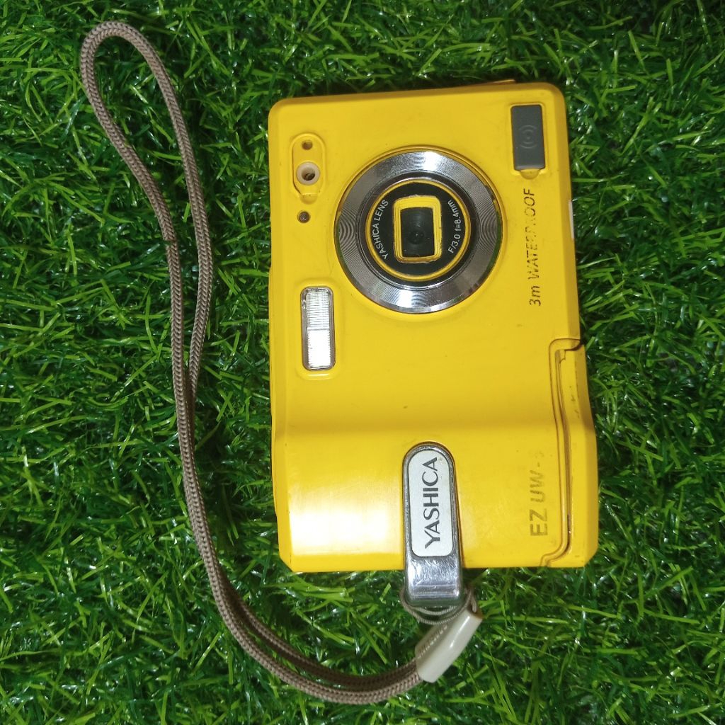Kamera digital poket Yashica UW-5 second