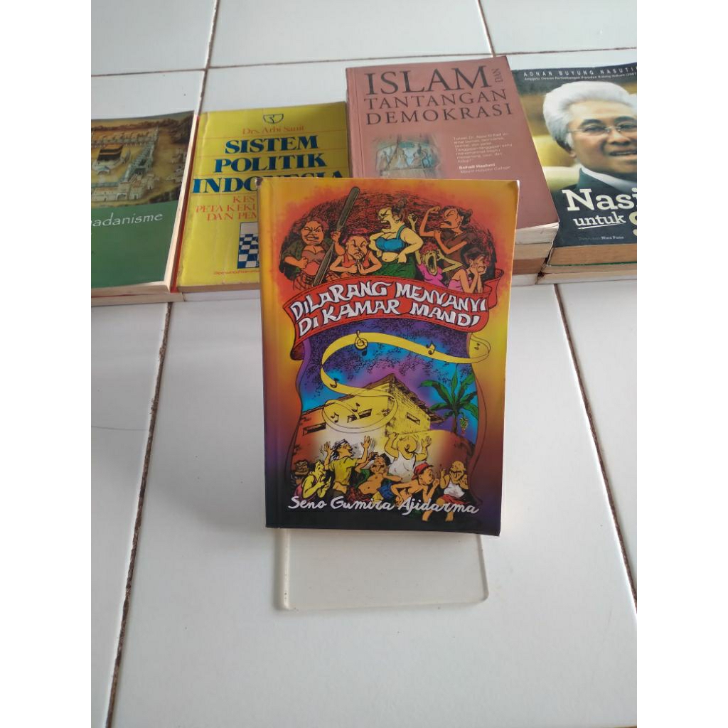 dilarang menyanyi di kamar mandi