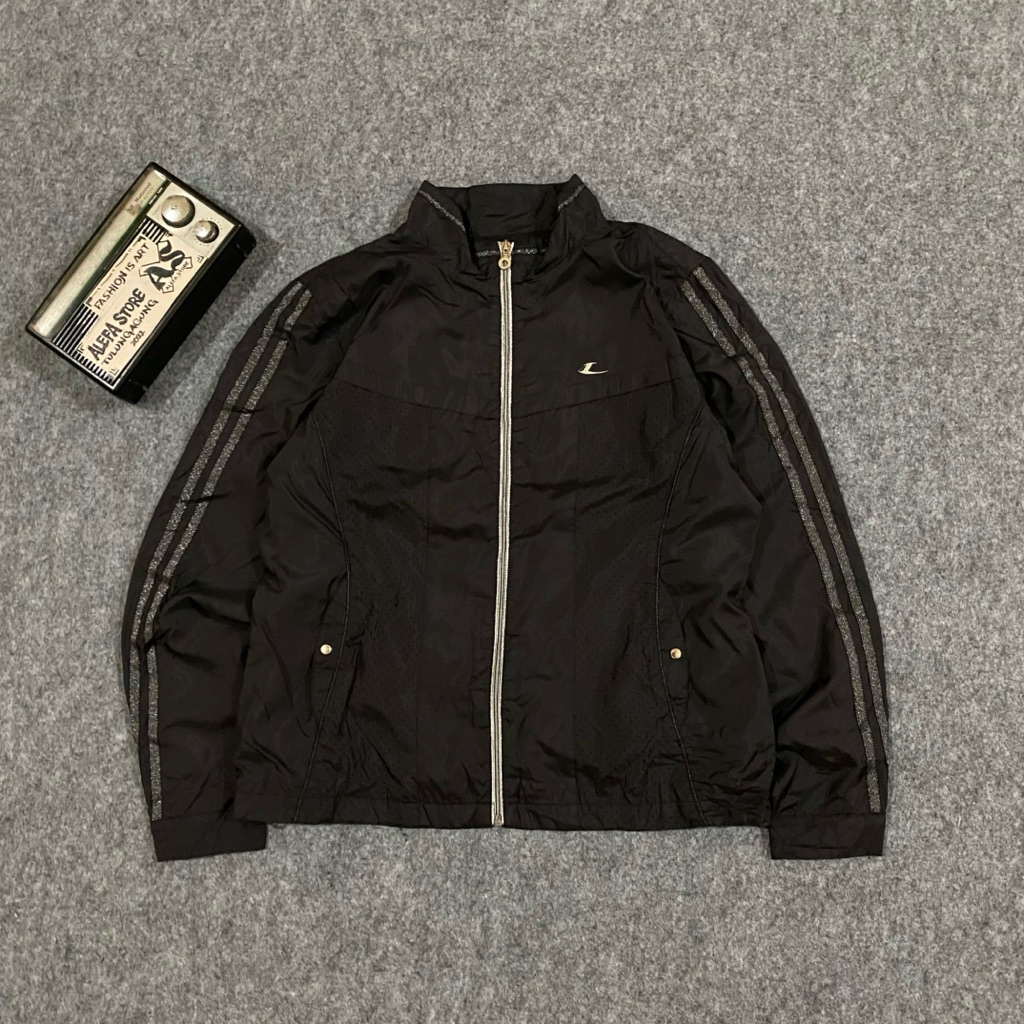 jaket windbreaker Lecaf ( Size S/M)
