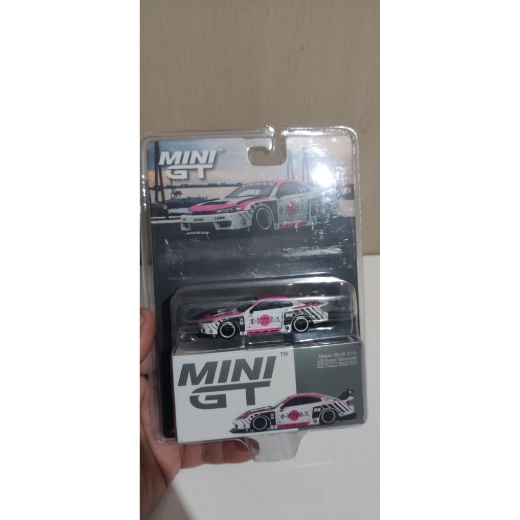Mini GT Nissan Silvia S15 LB auto finesse pink