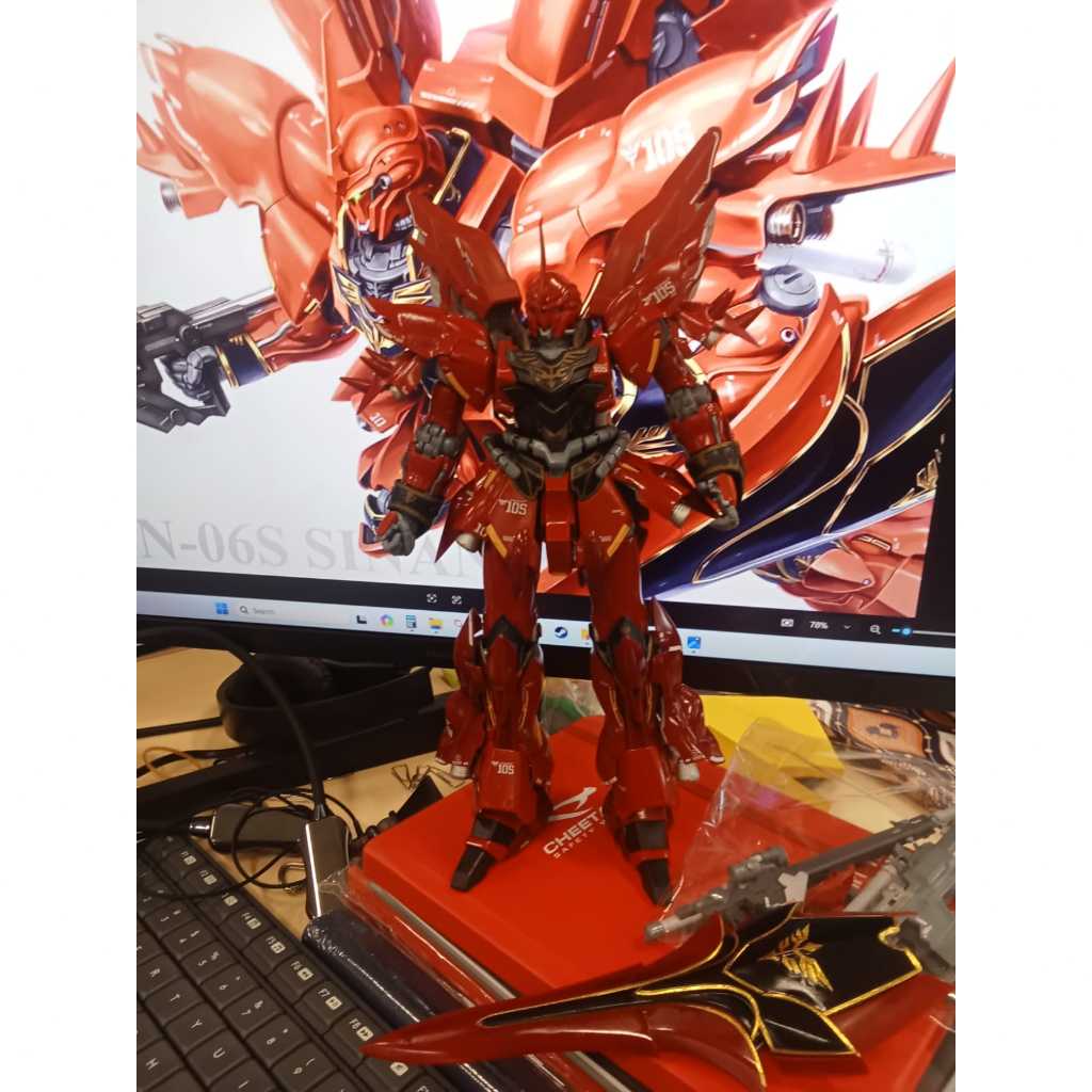 Sinanju 1/100 Model Kit • Daban 1/100 • Second