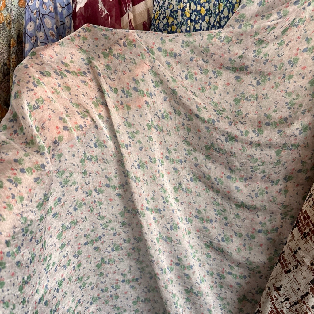 Kain Sifon Sutra Motif Bunga Kecil – Kain Adem Elegan untuk Hijab & Busana Muslimah kebaya gamis dre