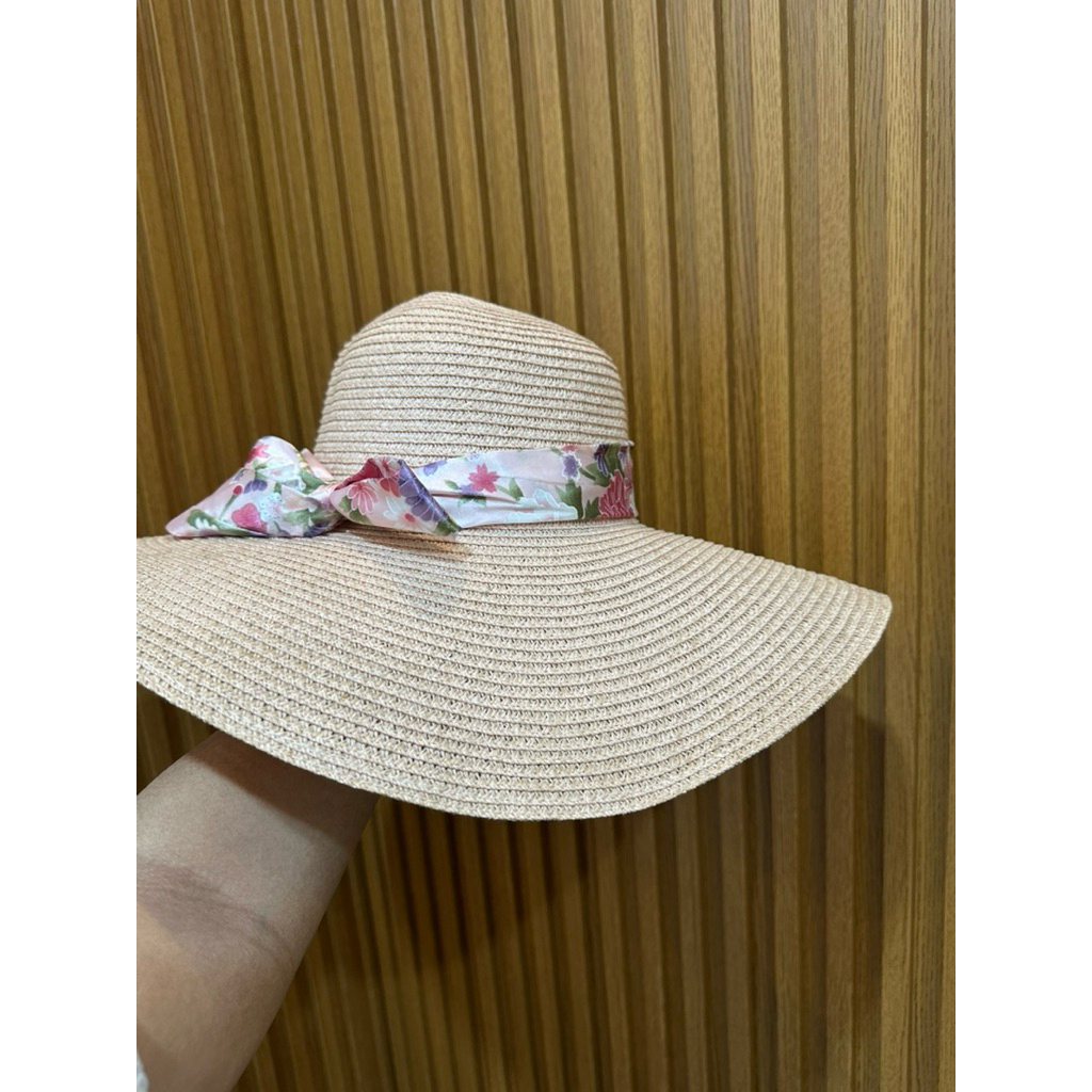 PRELOVED Topi pantai
